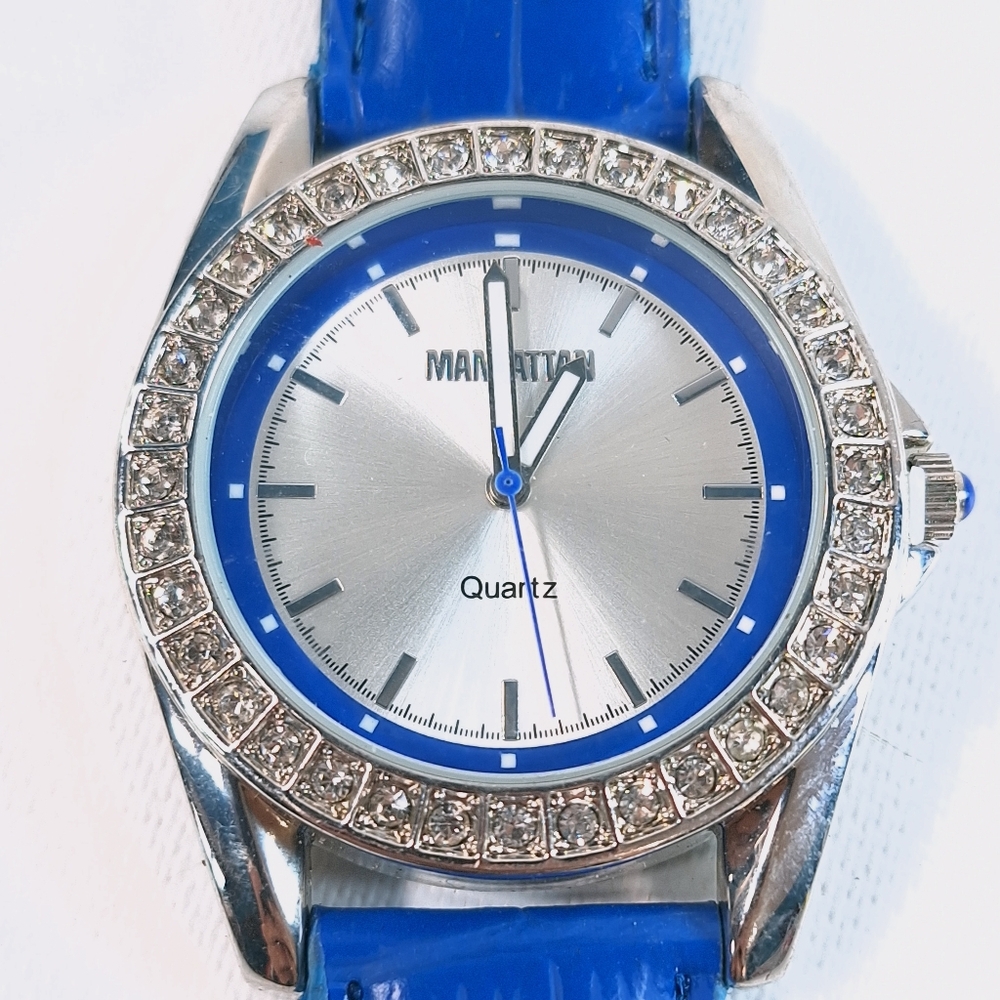 Manhattan By Croton Silver Blue Crystal Bezel Womens Unisex Quartz Watch